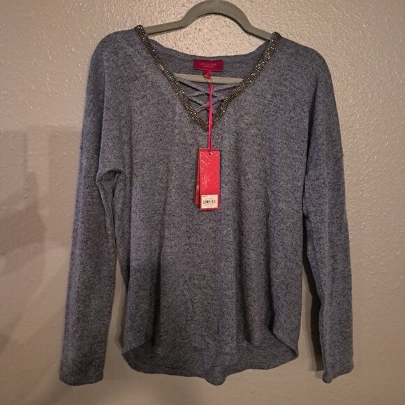 NWT Jennifer Lopez Gray Sweater Size Medium - Picture 1 of 3